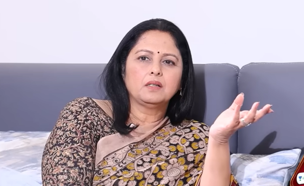 విజయ నిర్మల సపోర్ట్ తో ఇండస్ట్రీలోకి జయసుధ విజయ నిర్మల సపోర్ట్ తో ఇండస్ట్రీలోకి జయసుధ