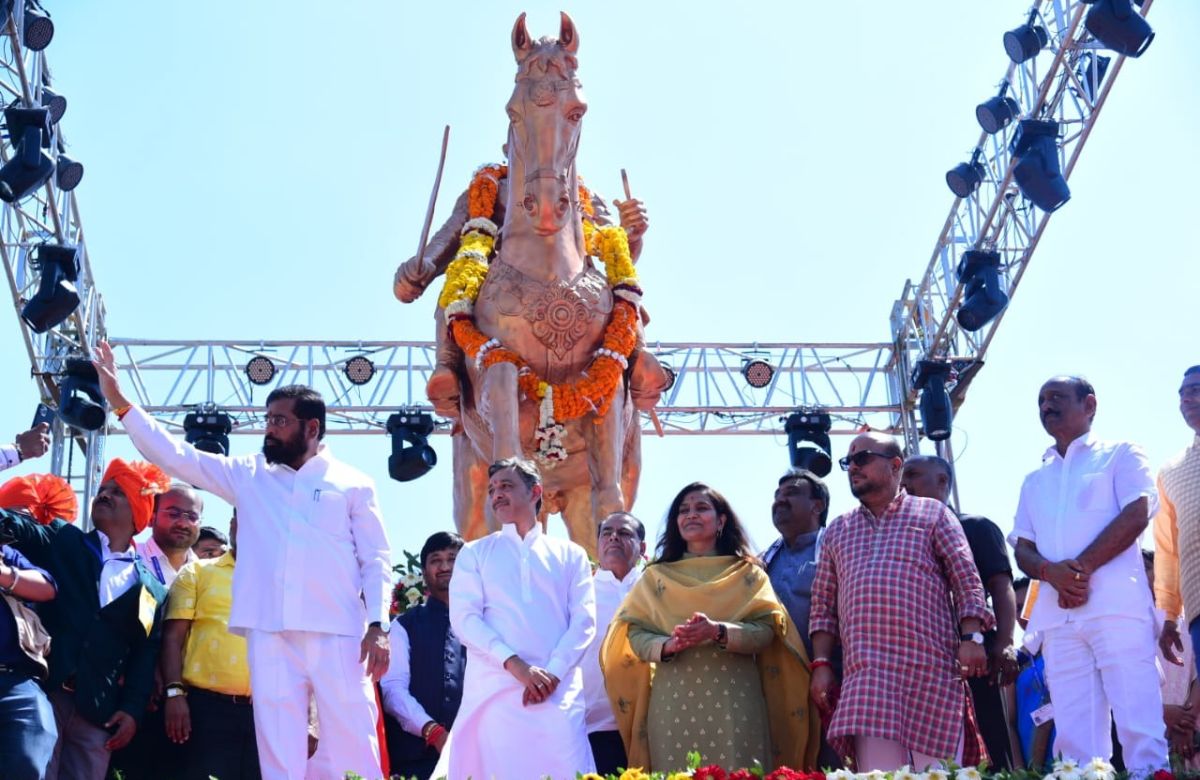 वाशिम येथे शिवाजी महाराजांच्या अश्वारुढ पुतळ्याचे अनावरण वाशिम येथे शिवाजी महाराजांच्या अश्वारुढ पुतळ्याचे अनावरण