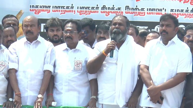 former aiadmk ministers protest against dmk government on drugs smuggling in madurai vel