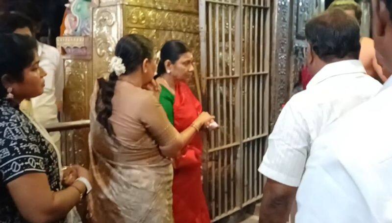 Chief Minister MK stalins wife Durga Stalin offered prayers in mayiladuthurai Vaideeswaran temple ans