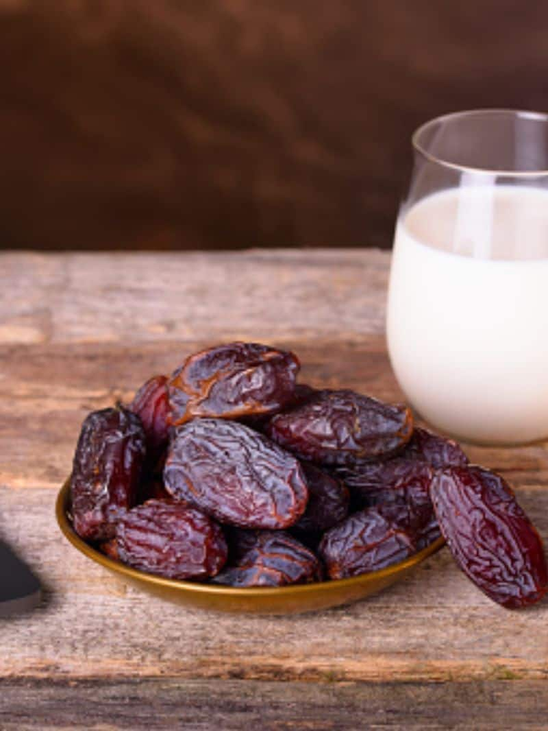 Is it good to soak dates in milk? rsl