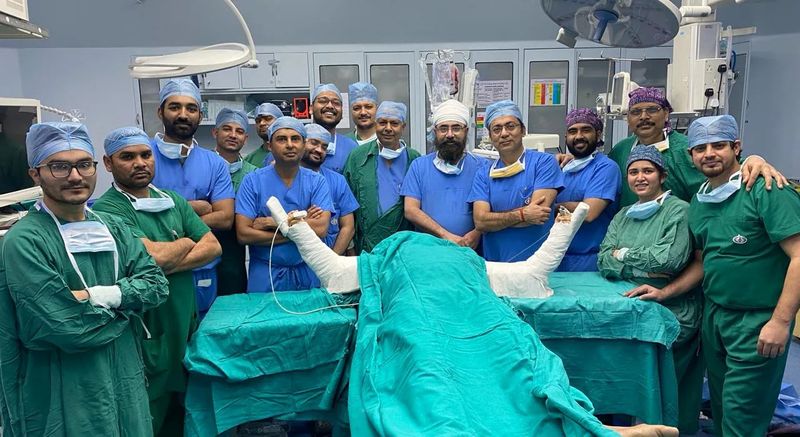 MAjor Surgical Excellence Delhi Painter Gets Hands Back As Organ Donation san