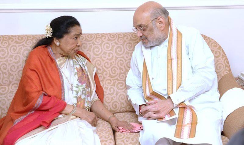 Legendary singer Asha Bhosle met Amit shah sings Abhi Na Jao Chhod Kar Bollywood songs in Mumbai ckm 