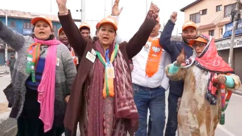 Naya Kashmir welcomes PM Modi to the Valley (WATCH)