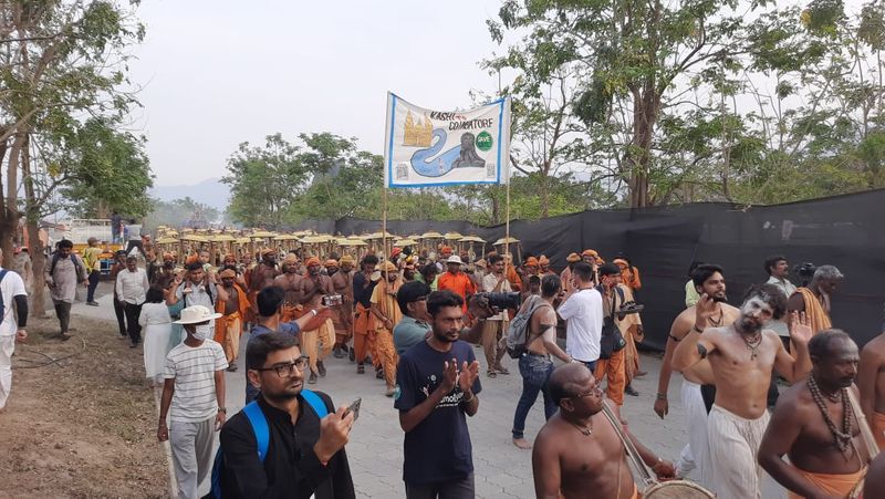 Devotees of Shiva from different states come by walk to Isha dee