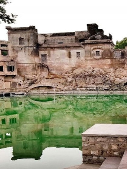 <p>इस मंदिर के बारे में कई मान्यताएं है। इसलिए हिन्दुओं की आस्था इस मंदिर काफी जुड़ी हुई है। </p>
