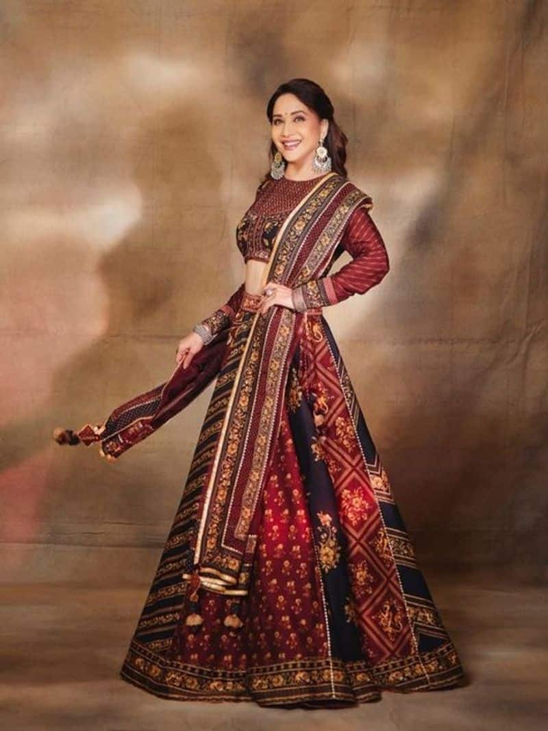 madhuri dixit 8 designer lehenga zkamn