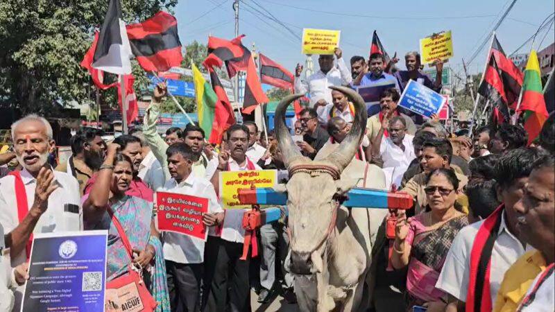 All parties are protesting to run express trains through Coimbatore railway station instead of Podanur railway station vel