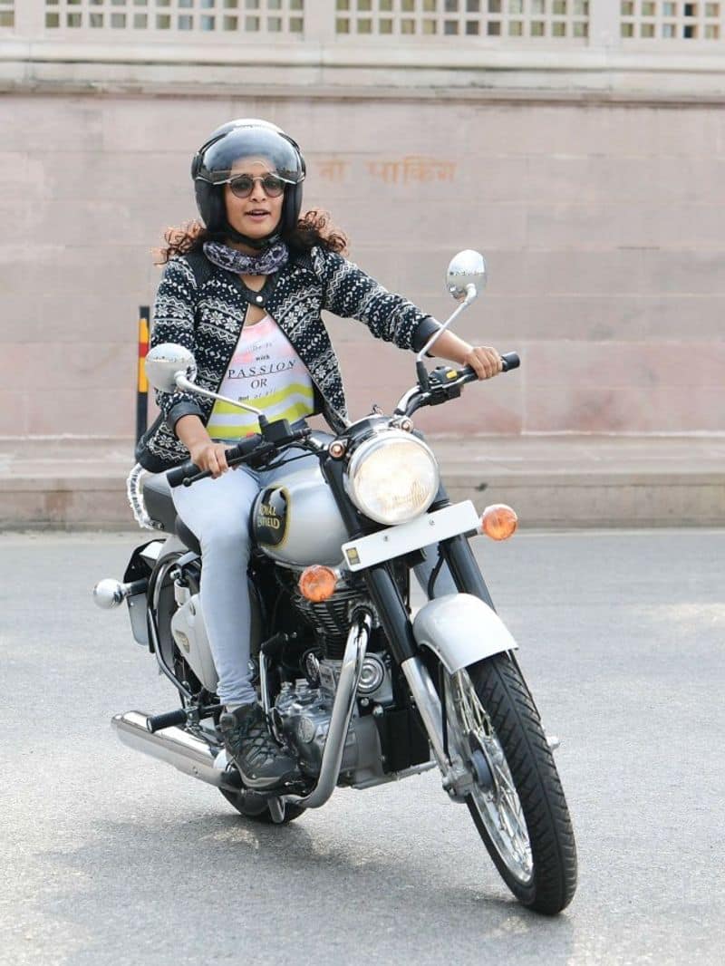 womens day story of lucknow bike rider garima kapoor zkamn