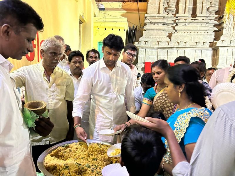 Tamilnadu Bjp state secretary Vinoj P Selvam serves annathanam in chennai temples for Maha shivratri Rya