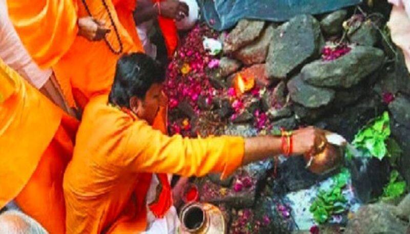 Namaz Shiva Linga Puja at Ladley Mashak Dargah in Kalaburagi grg 