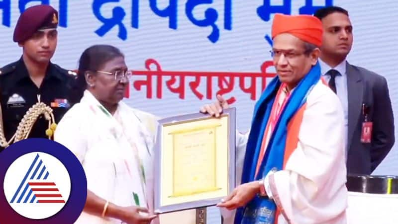 Shatavadhani r ganesh honoured with doctorate by cetnral sanskrit university by president Draupadi murmu