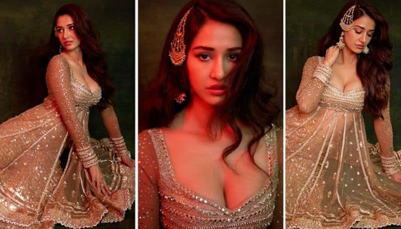 SEXY photos: Disha Patani flaunts ample cleavage in shimmery blouse-take a look  RBA