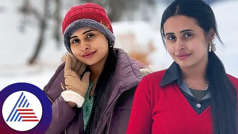 Puttakkana Makkalu Actress Sanjana Burli enjoying snowfall in Kashmir pav