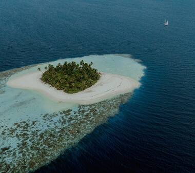 Which is the smallest country in Asia? How does it get capital?