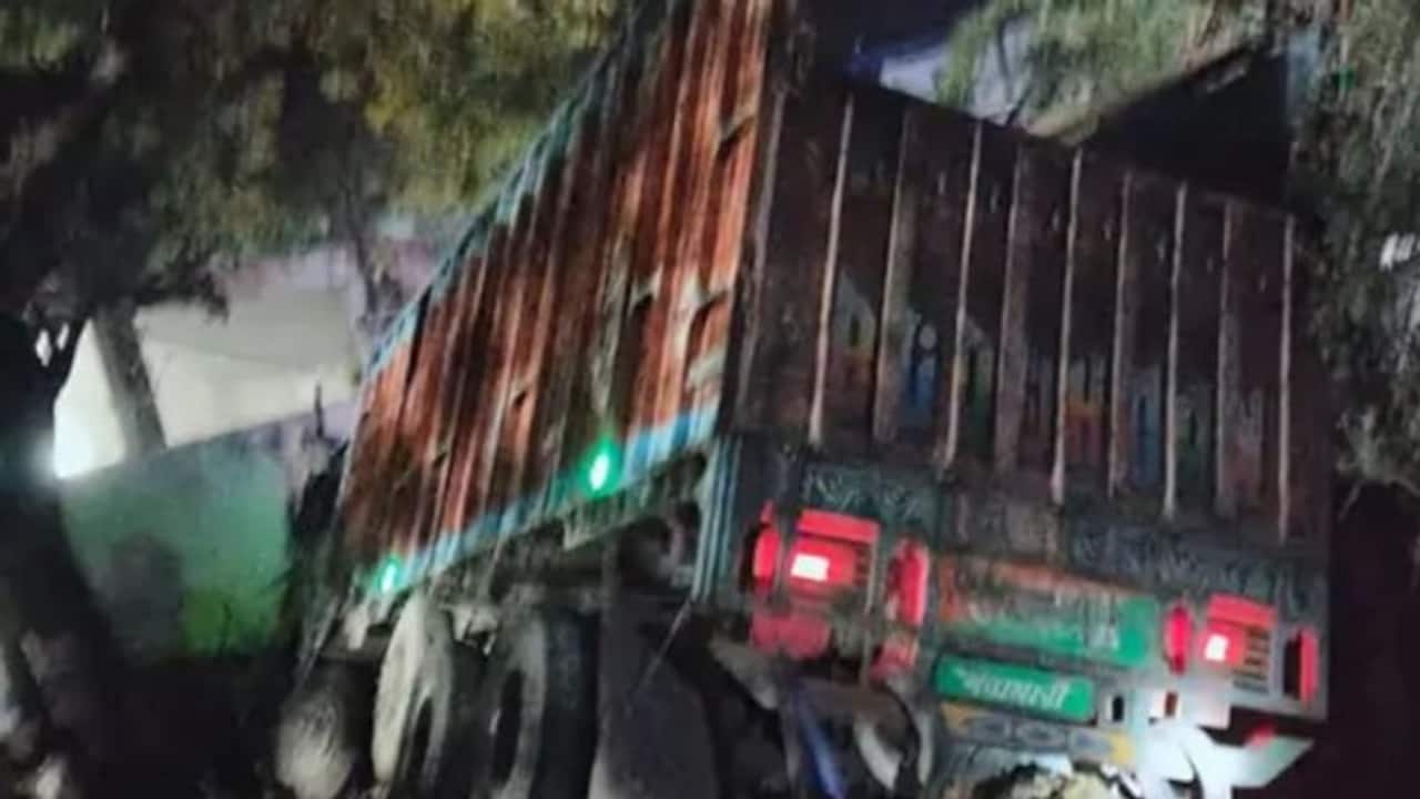 Jaunpur News: बेटे के लिए लड़की देखकर हंसी खुशी घर लौट रहा था परिवार, काल ने रोक दिया रास्ता, 7 की मौत, 2 घायल