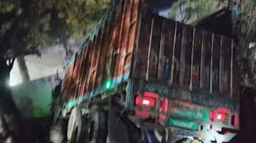 Uttar Pradesh Accident News Kerakat Tiraha on Jaunpur Azamgarh Highway Horrific collision between truck and car, 6 killed XSMN