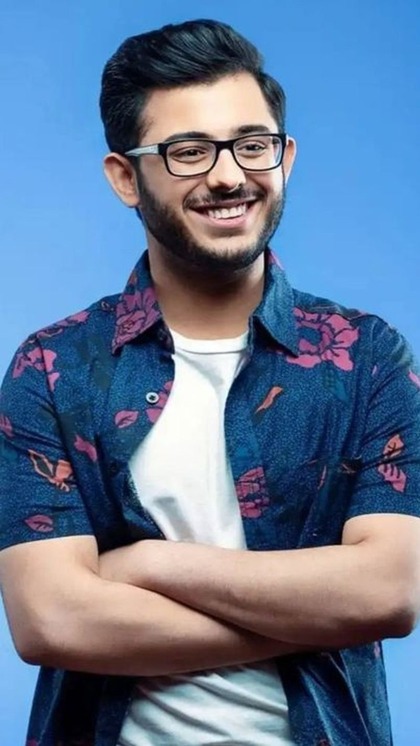 <p>भारत के सबसे अमीर यूट्यूबर की लिस्ट में CarryMinati का नाम सबसे पहले हैं। उनके यूट्यूब पर 42 मिलियन फॉलोवर हैं। वह रोस्टिंग वीडियो बनाते हैं। उनकी नेटवर्थ 50 करोड़ से अधिक है।</p>
