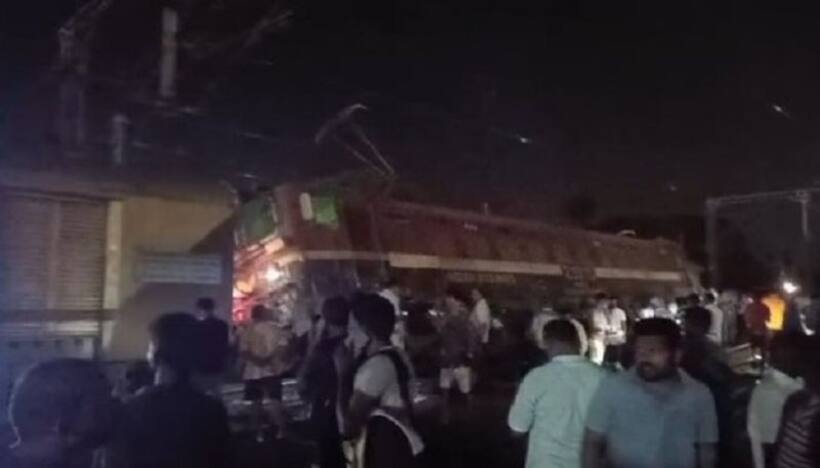 పట్టాలు తప్పిన విశాఖ రాయగడ ప్యాసింజర్ రైలు