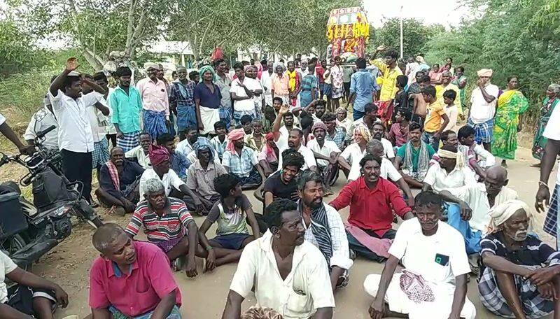 Nanguneri Villagers block road demanding road facility to the crematorium sgb