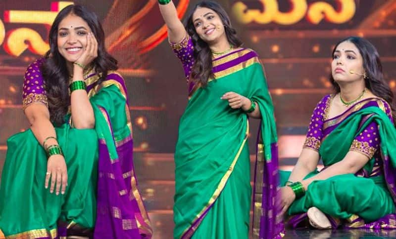 Actress Television show anchor Anupama gowda look in Mysore silk saree Vin