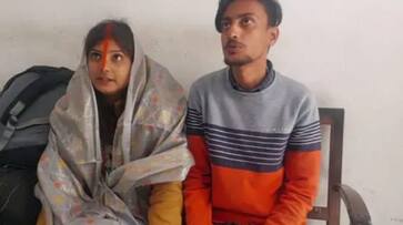 Bihar Jamui News classmates lovers couple ran away from home and got married in a temple Request for protection from police in police station XSMN