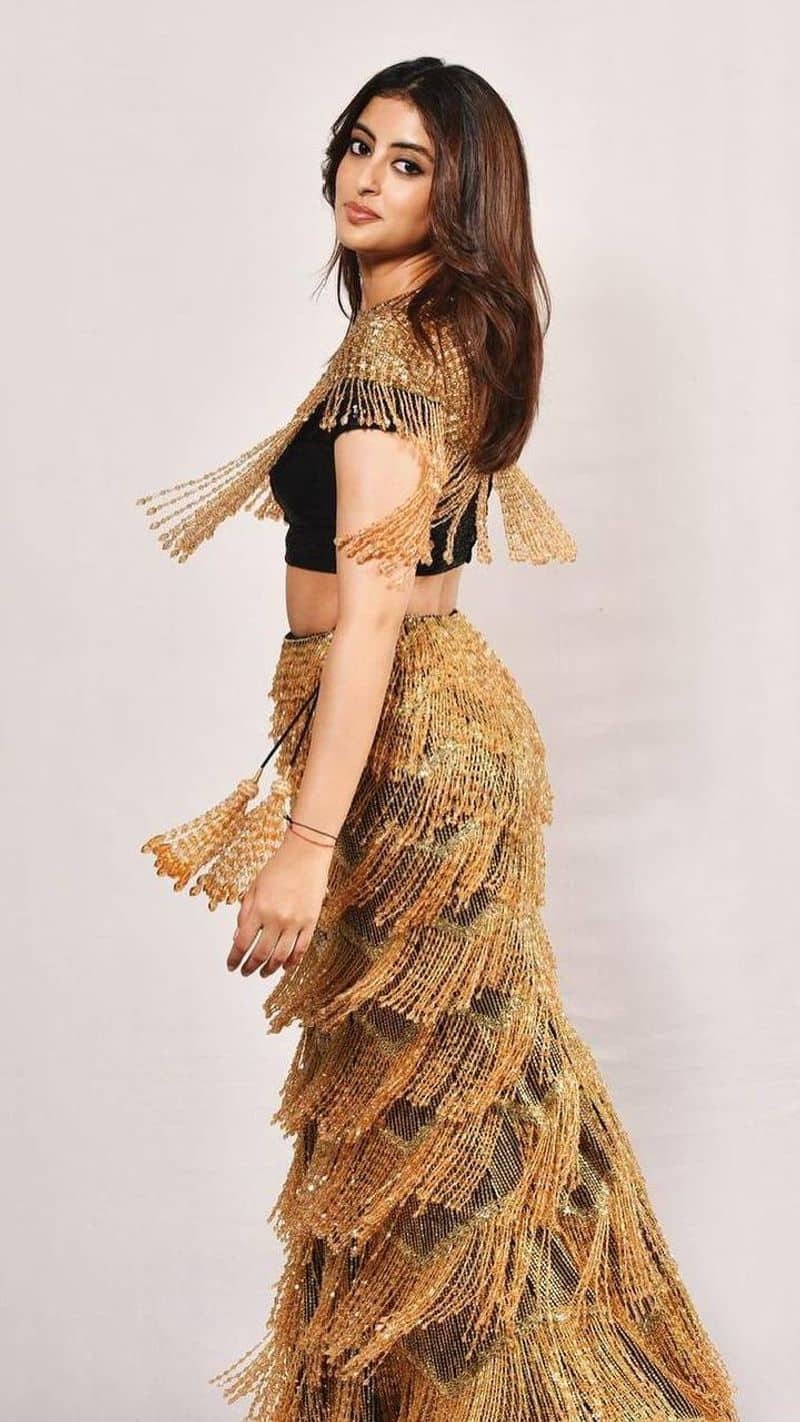  navya nanda wore abu jani sandeepkhosla handcrafted with strings of golden beads dress  Anant Ambani and Radhika Merchant s pre-wedding xbw