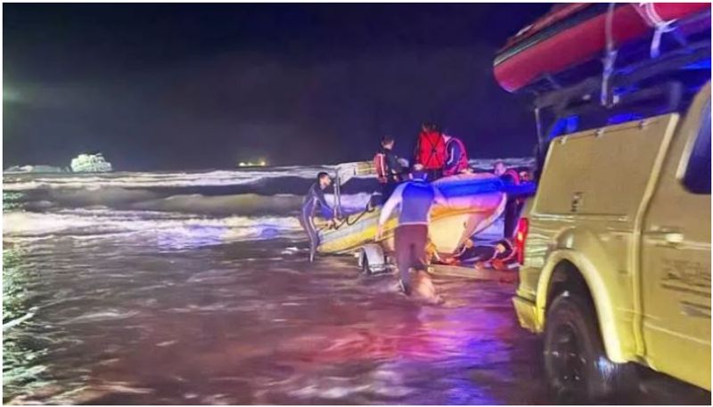 boat sink in sea near Ghubra Beach oman and nine people rescued