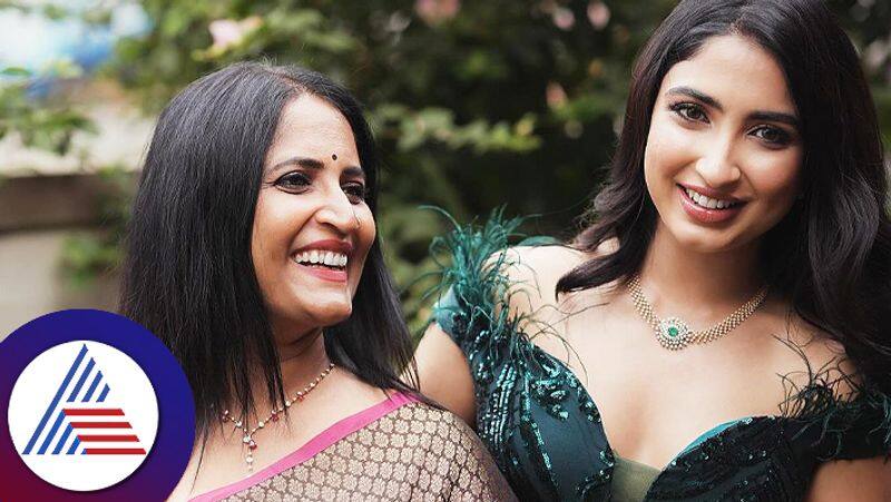 Saanya Iyer wishes her mother on her birthday pav