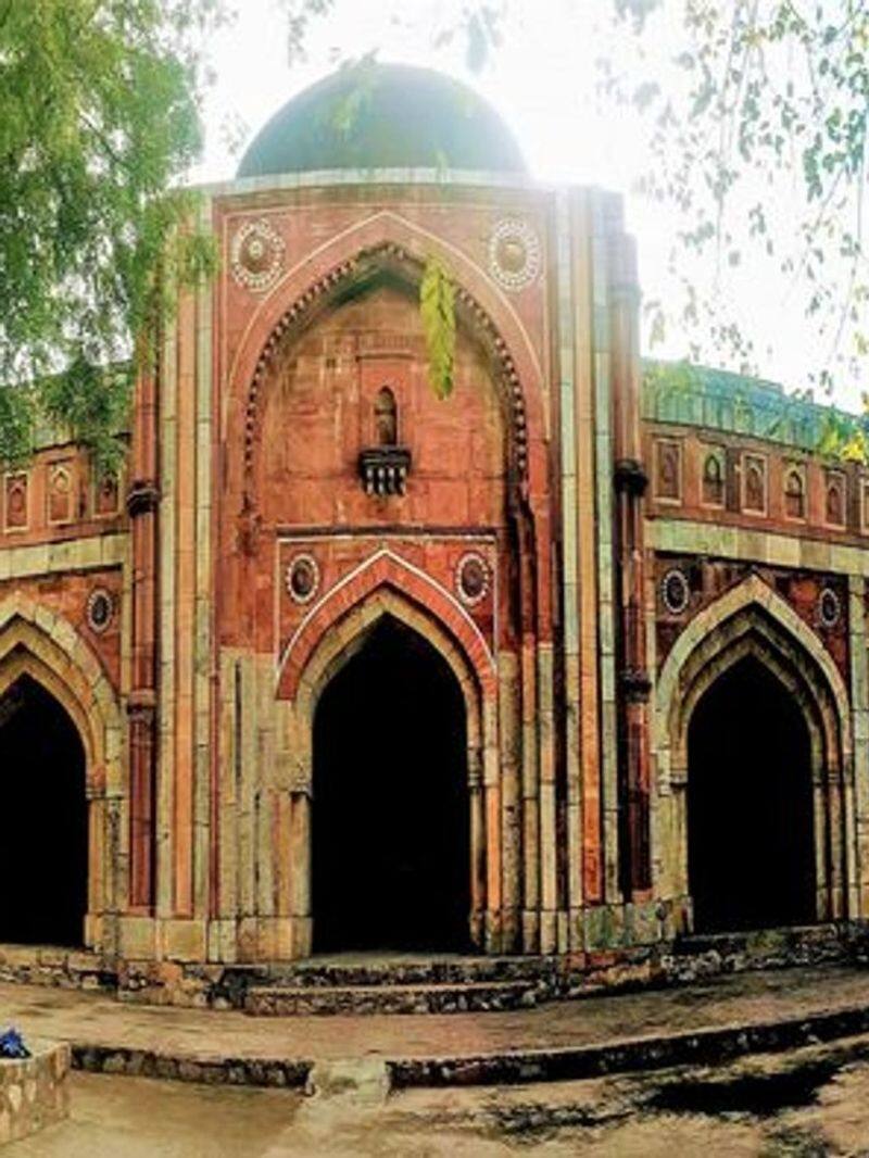 delhi jamali kamali mosque, history facts and mystery zkamn