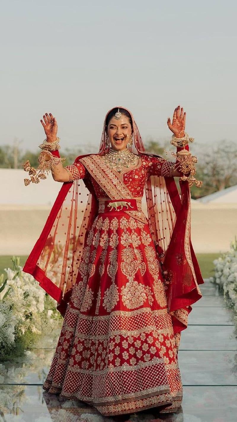  Meera chopra Priyanka Chopra proved Red lehenga is not out many actress wore pastel outfit at her wedding xbw