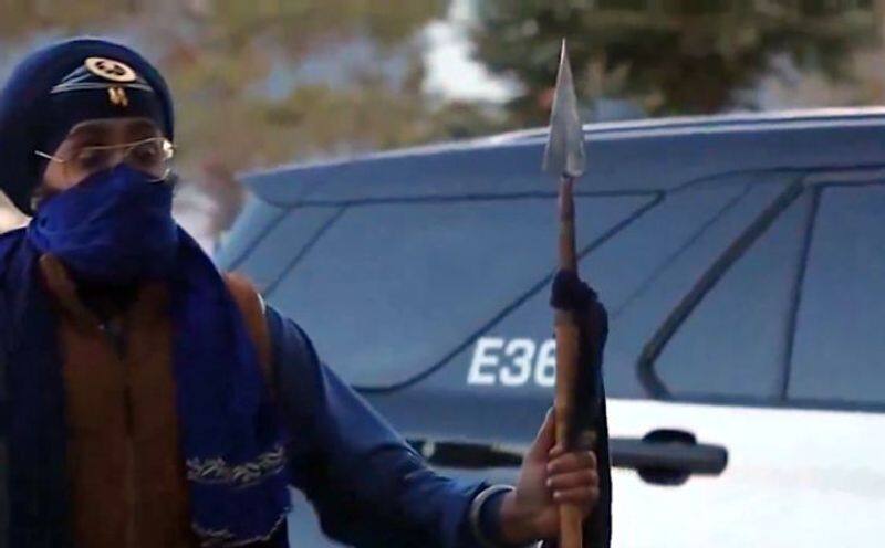 Threat Grows: Pro-Khalistanis armed with swords and spears try to corner top Indian diplomat in Canada (WATCH)