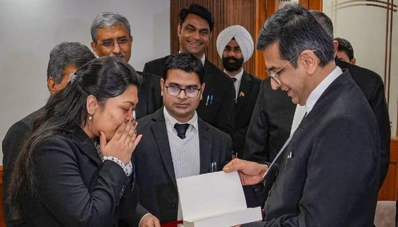 pragya samal supreme courts cooks daughter CJI Chandrachud and judges honours her rlp