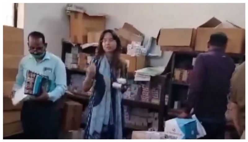 video of collector who came in disguise conducted an inspection at the hospital and found Expired Medicines went viral 