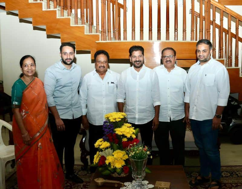 cm revanth reddy met bjp leader jithender reddy at his home, invites to congress party kms