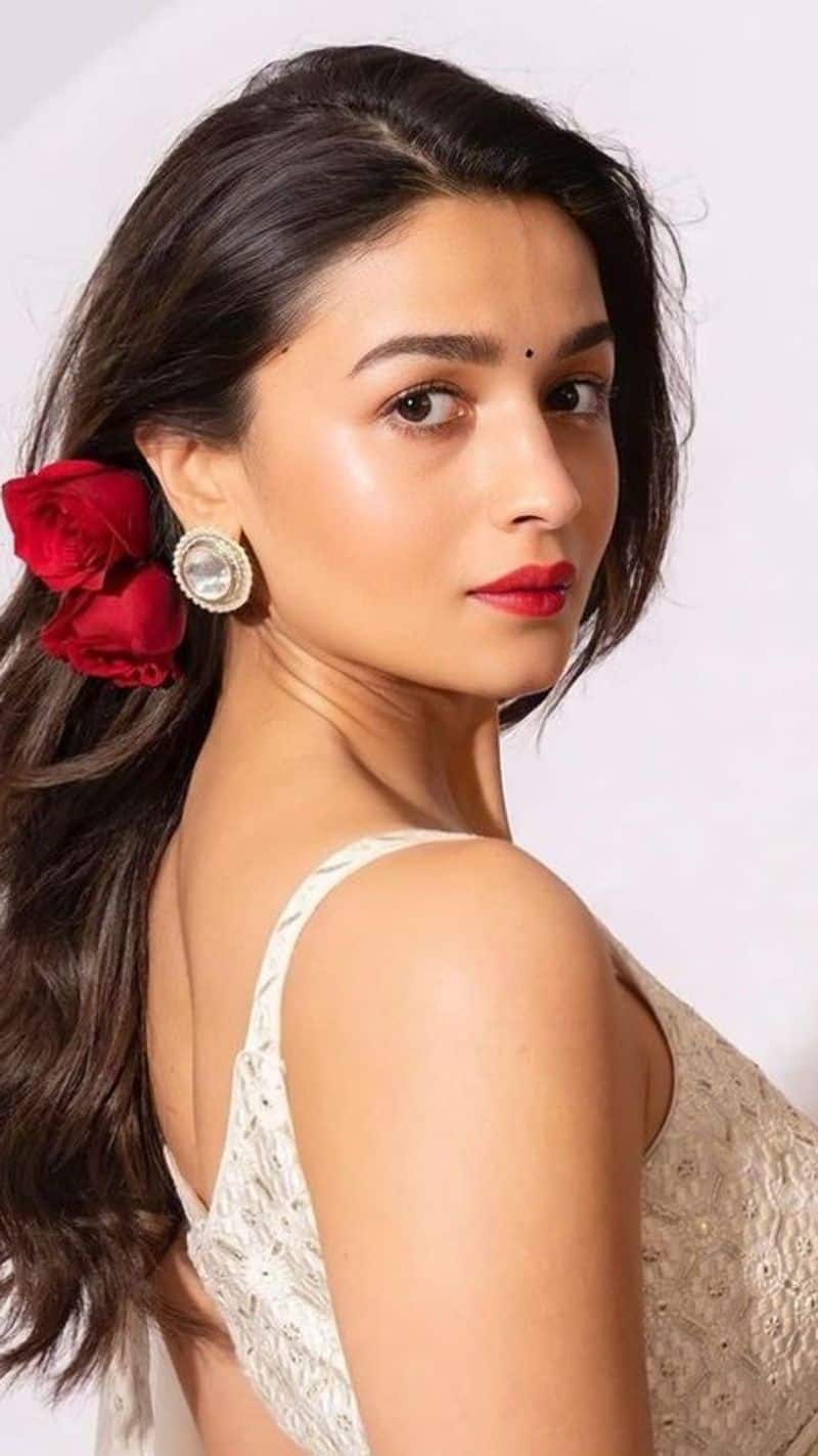 alia bhatt earrings jhumka Girls latest earrings design kxa 