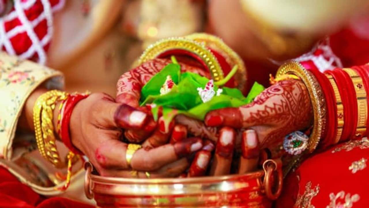 Amazing story of strange love: भारत-ईरान के राष्ट्रीय ध्वज तले एक हुए दिवाकर-फाइजा, इंटरेस्टिंग है love Story