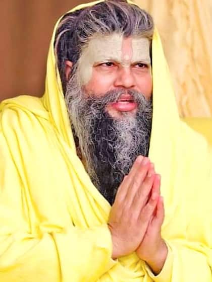 <p>एक भक्त ने प्रेमानंद महाराज से सवाल पूछा कि श्राद्ध कर्म के अलावा कोई और भी ऐसा काम है। जिनके करने पर पितृ प्रसन्न होंगे और उनकी कृपा प्राप्त होगी।</p>
