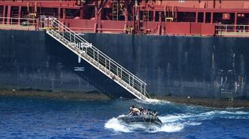 The Indian Navy saves 17 crew members after rescuing a ship from Somali pirates nti