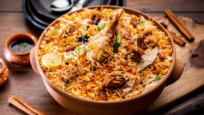 Buy one biryani get one free.. People crowded at pudhucherry new biryani shop offer..