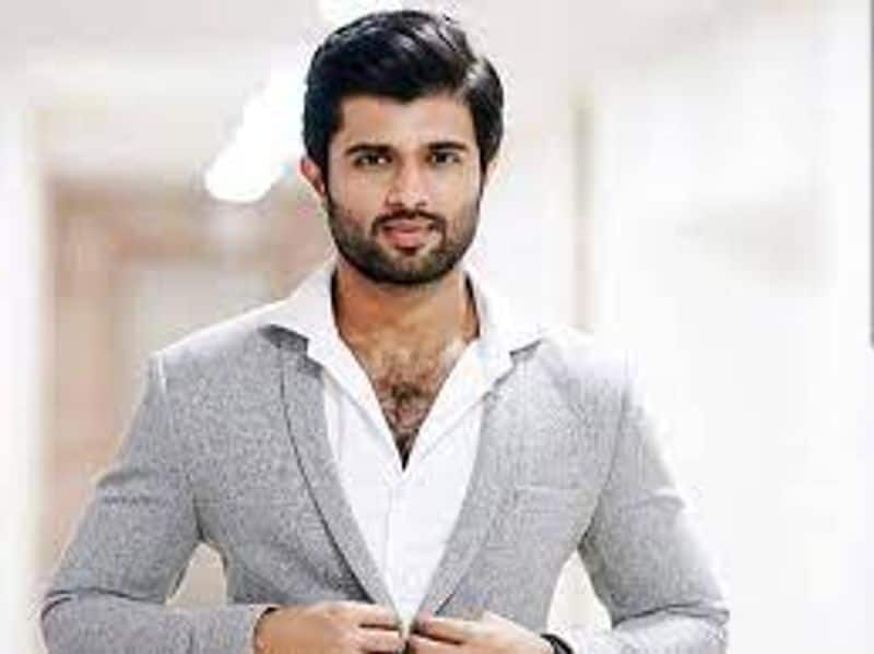 Vijay Deverakonda sale his 1st Film fare Award nbn