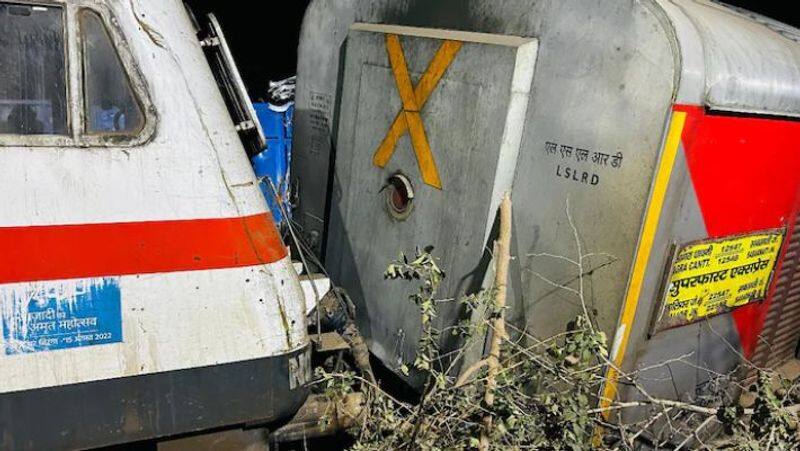 In Ajmer, Rajasthan, the engine of a superfast train derailed, but there were no casualties-rag