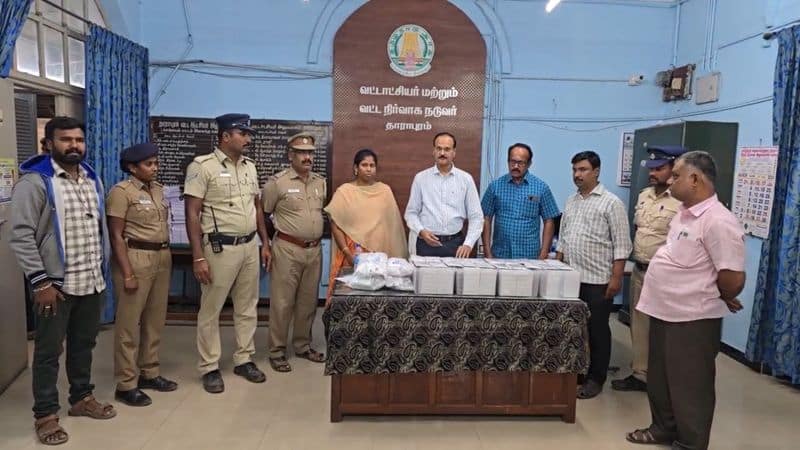 Flying squad officers seized 13 kg without document silver jewellery in erode district vel