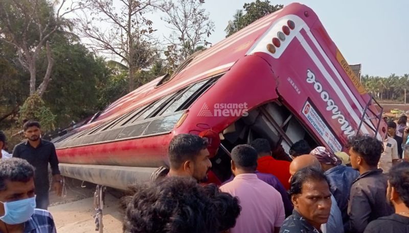 Ambala Bus Accident 7 dead 25 injured in road accident when family travels mata vaishno devi Temple ckm