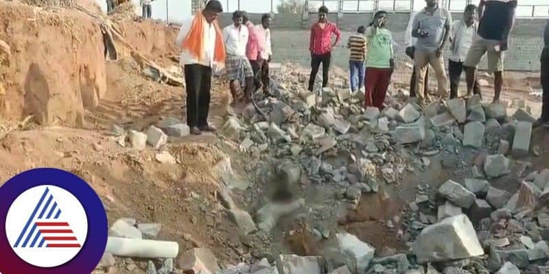 Labour  dies after compound collapses under construction at vijayapur rav