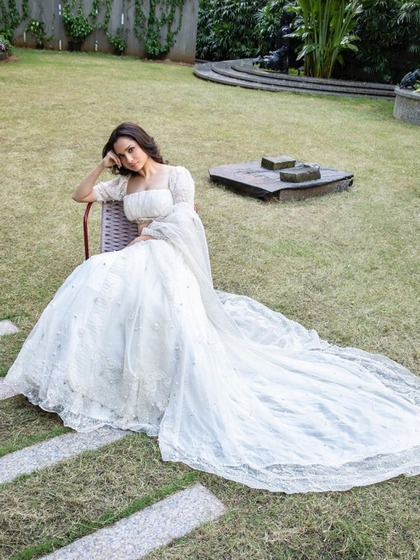 <p>अंकिता लोखंडे और उनके पति विक्की जैन मुंबई में एक शानदार 8-बीएचके अपार्टमेंट में रहते हैं। इसकी कीमत 50 करोड़ के आसपास है।</p>

<p><br />
 </p>

<p> </p>
