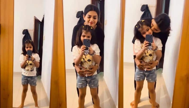 laxmi azar shoot a reel video with her daughter nsn