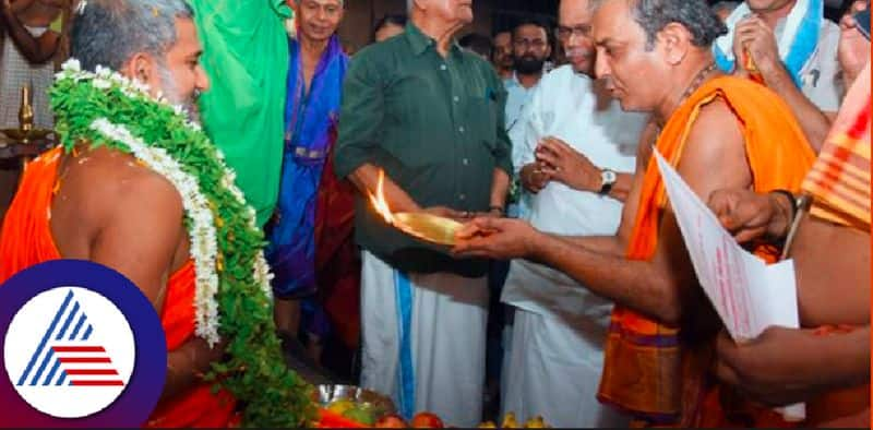 Pejavar Swamiji visits Mulki Bappanadu durga parameshwar temple rav