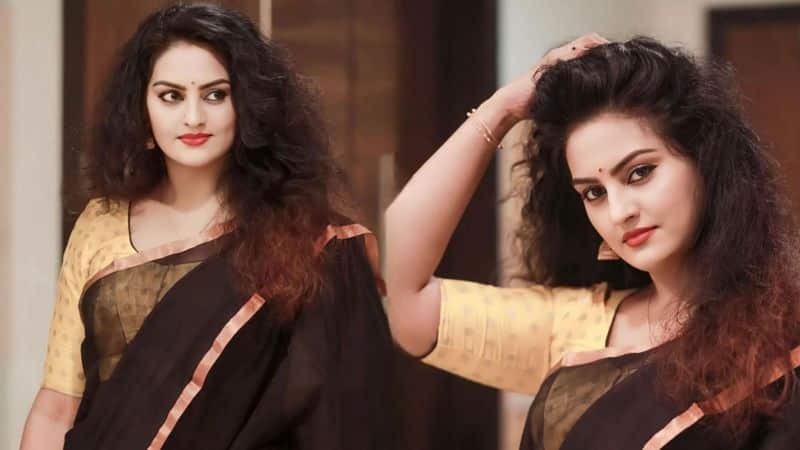 Suchitra Nair looks stylish in a saree and fans praise the look vvk