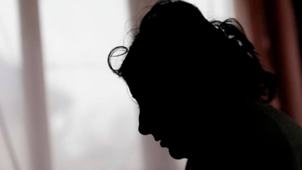 woman obscene video